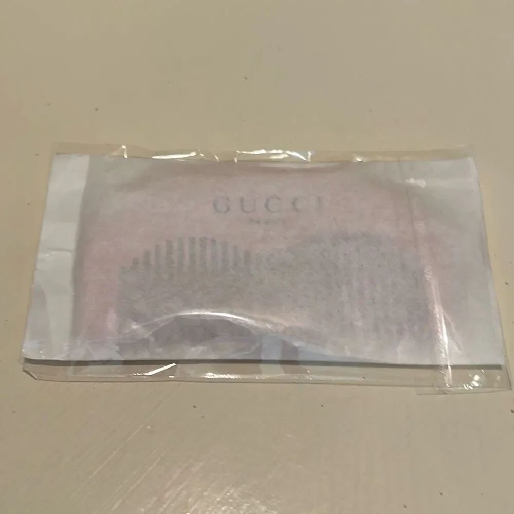 Gucci Beauty Mini Hair Comb Pastel Pink Minimalist Luxury Travel Cosmetic Bag - Picture 6 of 6